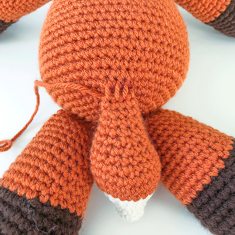 Amigurumi Tutorial: How to attach a tail to a body