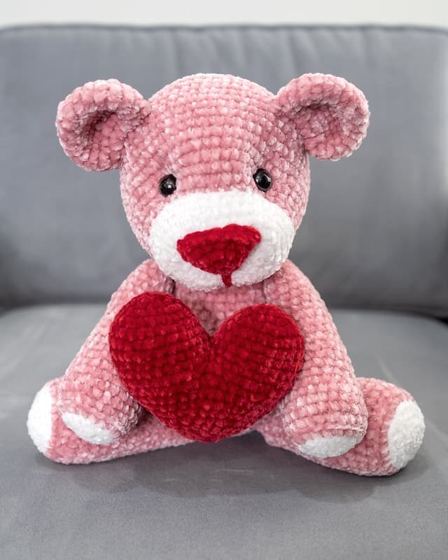 Valentine Bear with Heart Free Amigurumi Crochet Pattern
