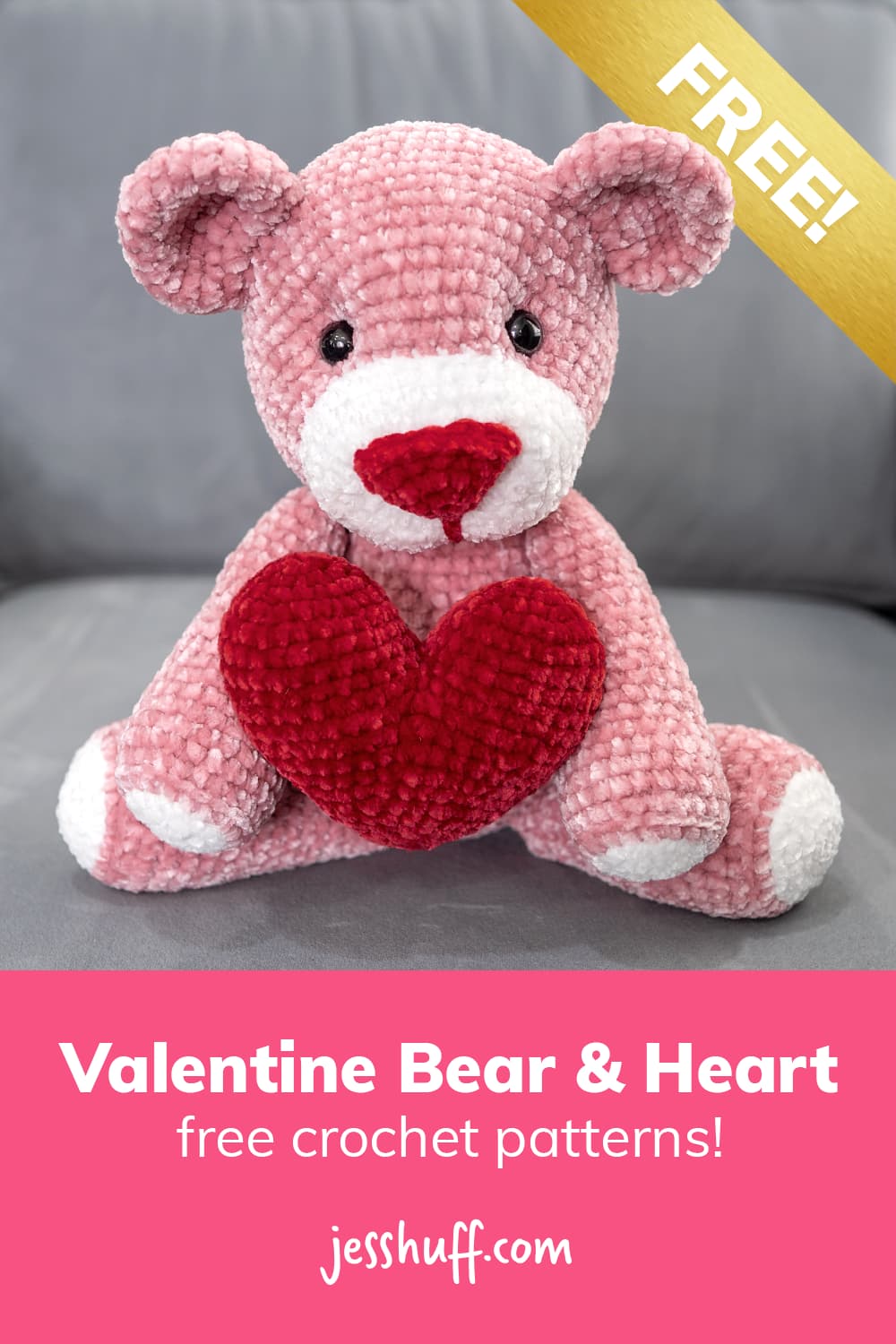 Roses are red, violets are blue. Crochet your valentine a cuddly bear to say, "I love you!" via @heyjesshuff